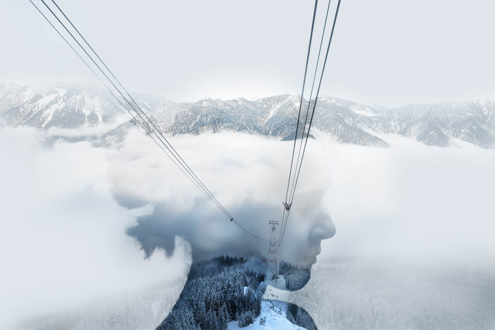 Bildbearbeitung Doppelbelichtung im Winter mit Seilbahn und Bergen.jpg